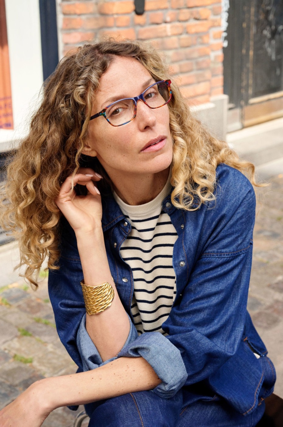 ProDesign: Frau mit Brille